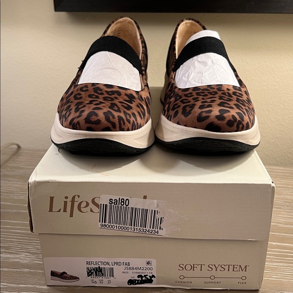 NIB, StrideRite Reflection Round Toe Mary Jane
Comfort Sneakers - Picture 10 of 10